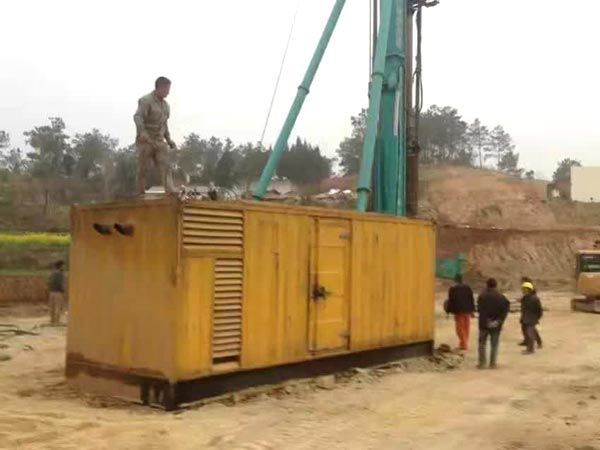 茂县如何判断水冷式机油散热器密封件是否需要更换？